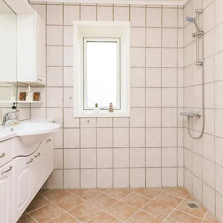 Дом отдыха 8 Person In